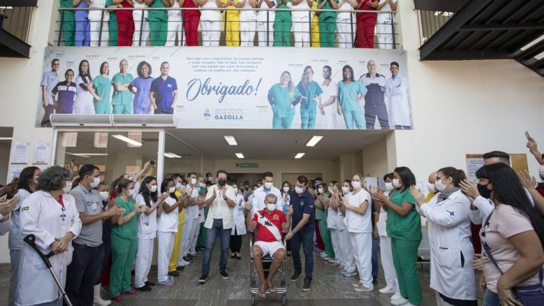 Último paciente com Covid-19 recebe alta no Hospital Municipal Ronaldo Gazolla